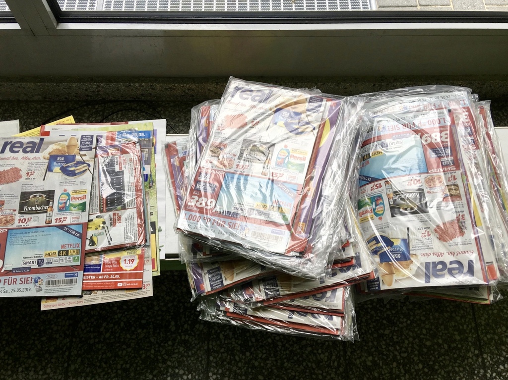 Werbesendungen Müll Plastik Papier